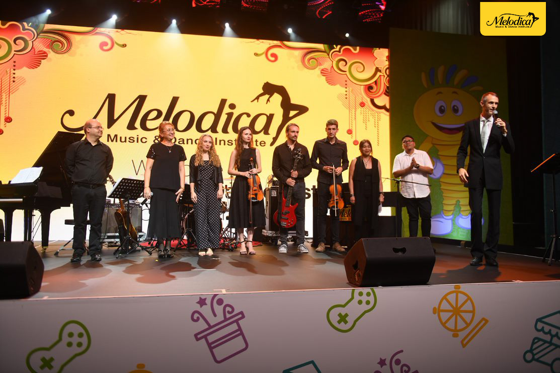 Private music lessons and group music classes at Melodica music school  in dubai,  Abu dhabi , Sharjah, Al Ain and Ajman,  Piano classes, Guitar classes, Singing classes, Violin Classes, Drums classes, Saxophone classes, Flute classes, ukulele classes
