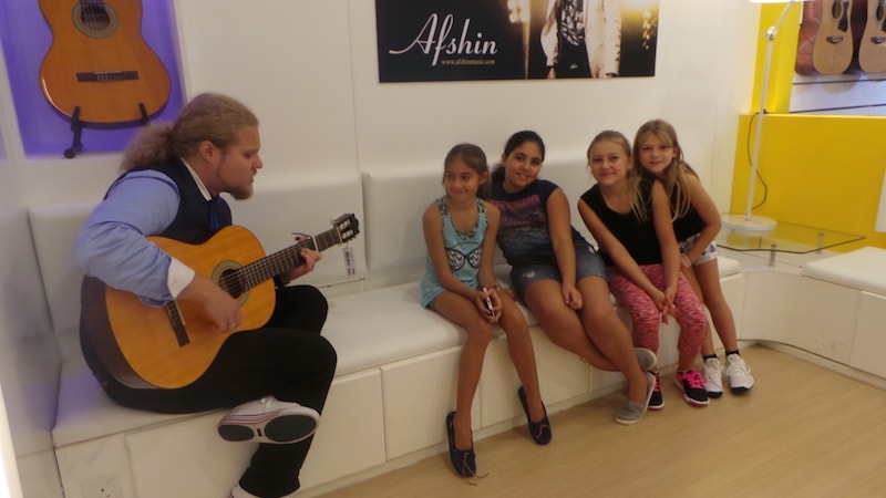 Guitar classes in Dubai - Melodica.ae