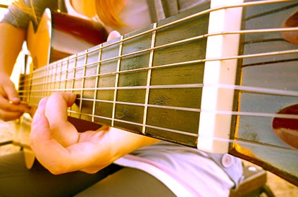 Guitar lessons in dubai