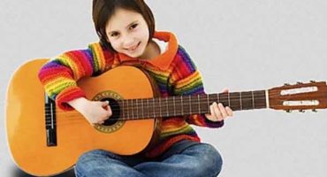 Tips to Learn to Play Acoustic Guitar