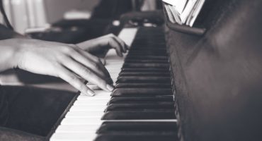 Tips on how to learn to play piano fast