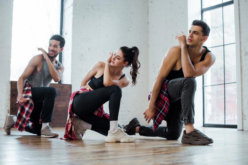 Difference Between Jazz & Contemporary Dance
